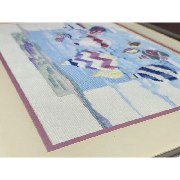 Vintage Handmade Needlepoint /Crewel Framed 15" x 19" Hot Air Balloon Picture - Picture 13 of 16